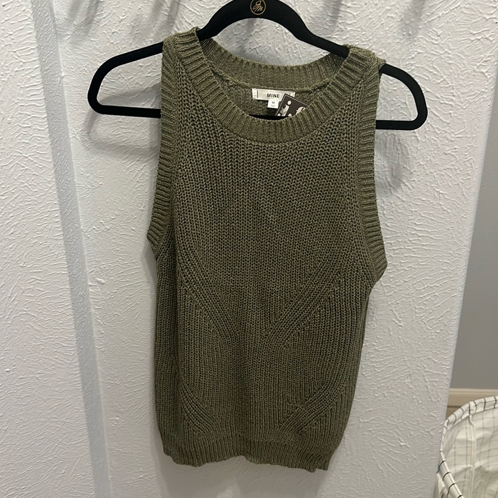 New with tags sleeveless sweater